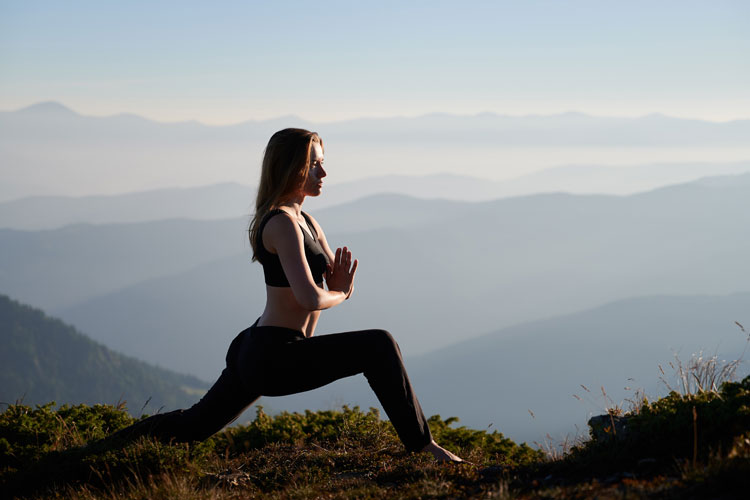 Cours de hatha yoga en plein air près de Sarlat — O'Temps de Vivre Groléjac